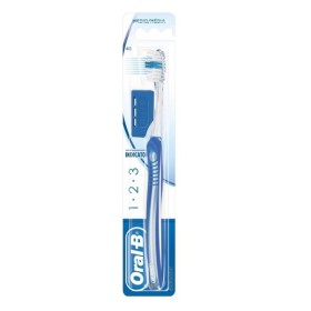 Oral B Indicator 40 Medium Toothbrush